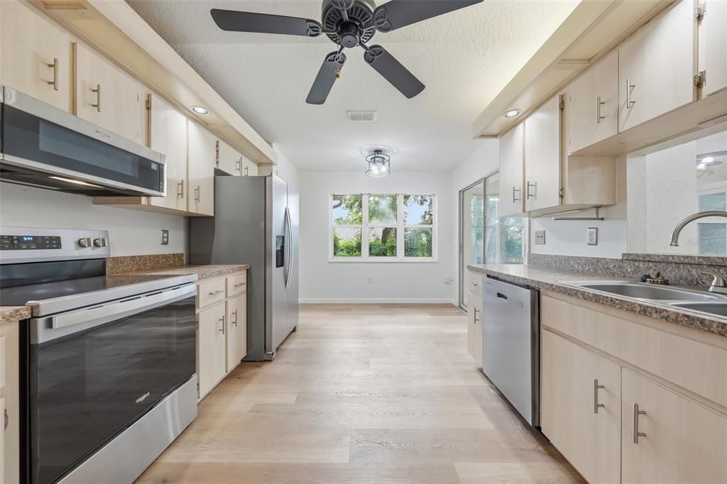 For Sale: $249,900 (3 beds, 2 baths, 1538 Square Feet)
