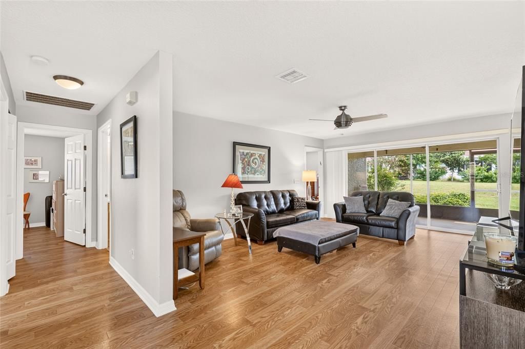 For Sale: $199,900 (2 beds, 2 baths, 1504 Square Feet)
