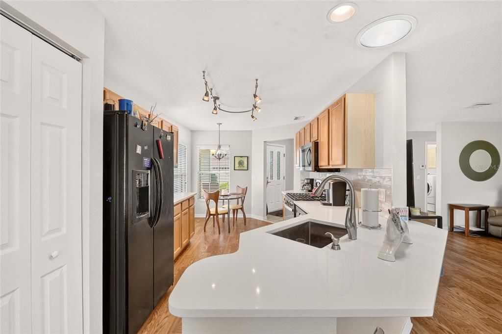For Sale: $199,900 (2 beds, 2 baths, 1504 Square Feet)