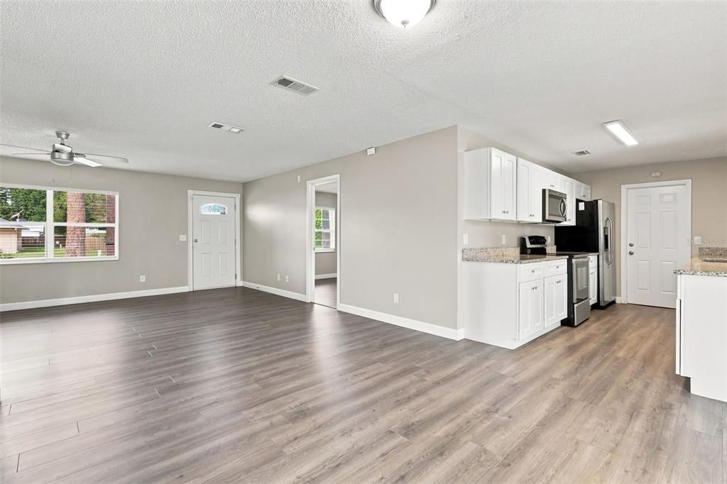 En Venta: $284,900 (3 camas, 2 baños, 1260 Pies cuadrados)