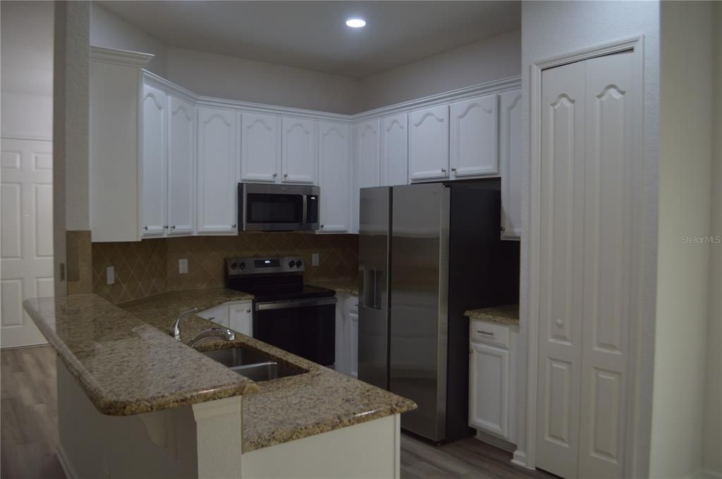En Venta: $575,000 (4 camas, 3 baños, 2064 Pies cuadrados)