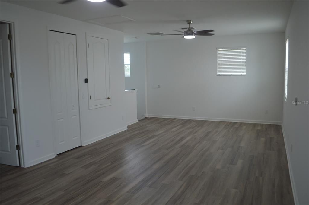 En Venta: $575,000 (4 camas, 3 baños, 2064 Pies cuadrados)