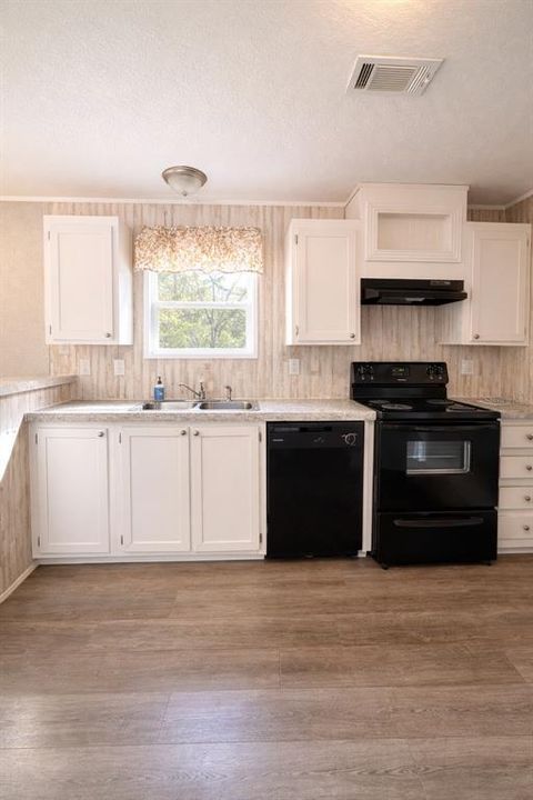 For Rent: $1,485 (3 beds, 2 baths, 1400 Square Feet)