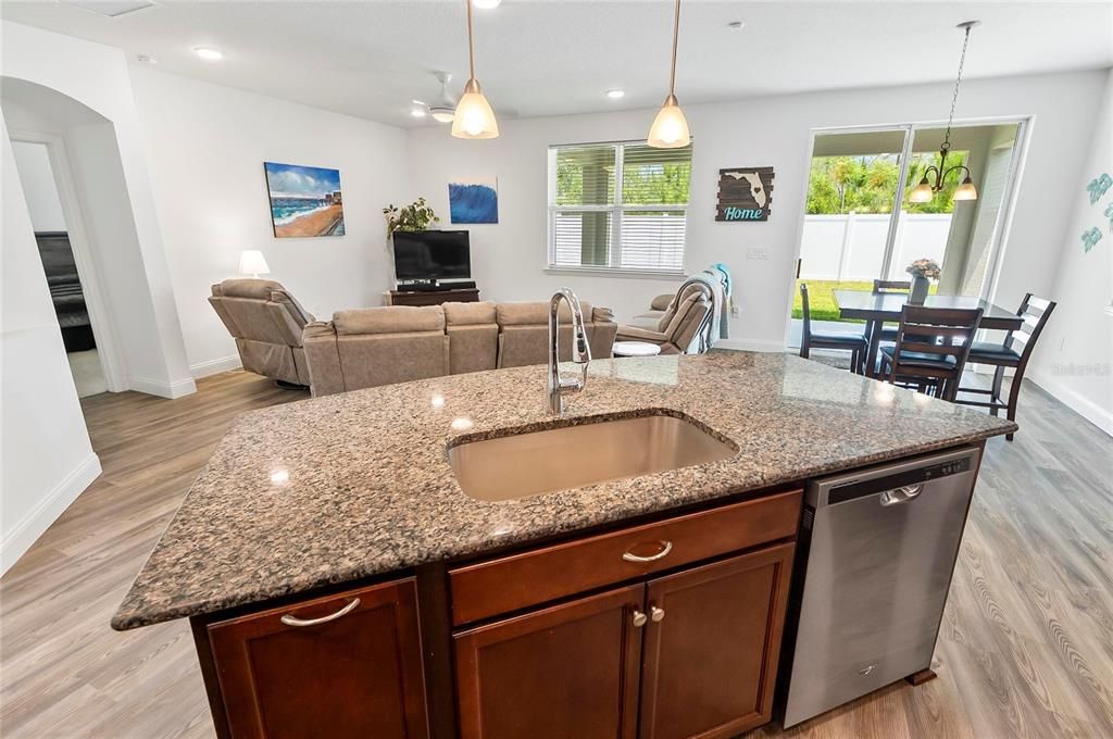 En Venta: $426,000 (5 camas, 3 baños, 2776 Pies cuadrados)