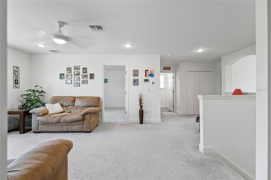 En Venta: $426,000 (5 camas, 3 baños, 2776 Pies cuadrados)