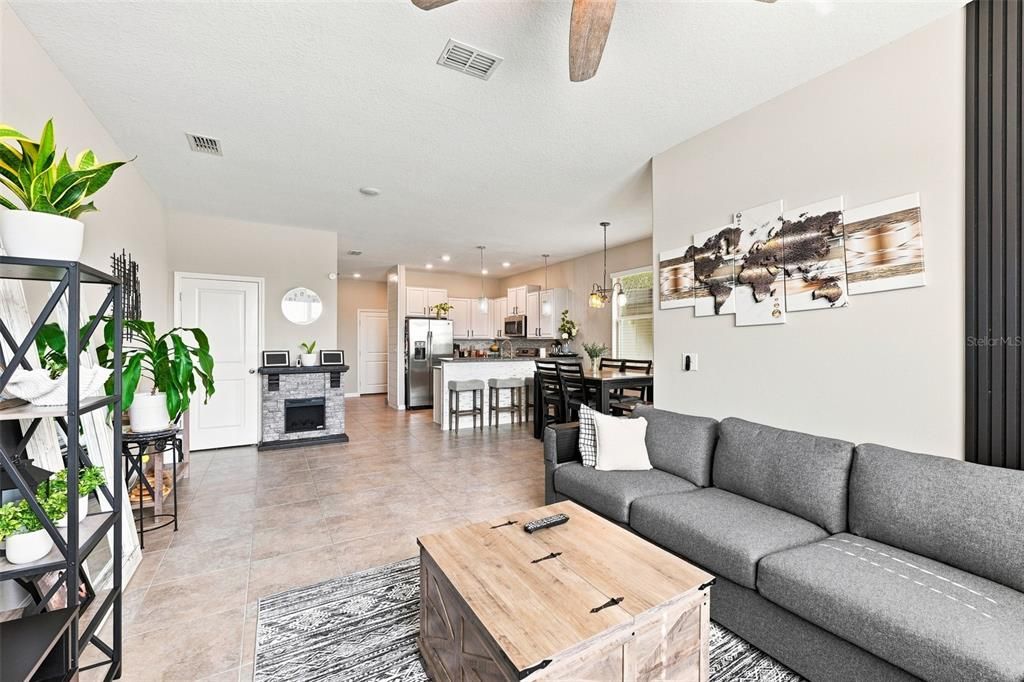 For Sale: $255,000 (3 beds, 2 baths, 1824 Square Feet)