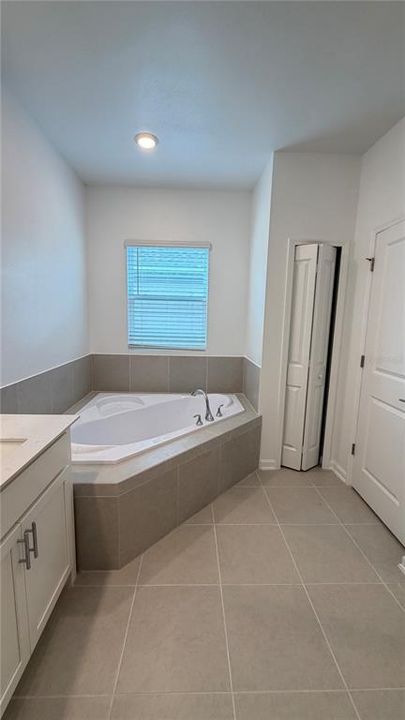 For Rent: $3,200 (5 beds, 3 baths, 2455 Square Feet)