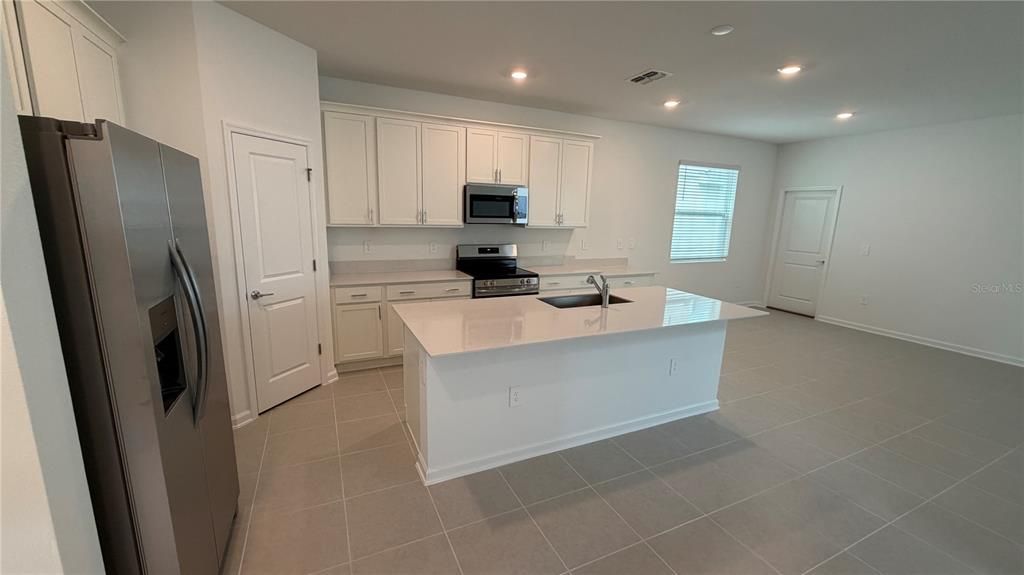 For Rent: $3,200 (5 beds, 3 baths, 2455 Square Feet)