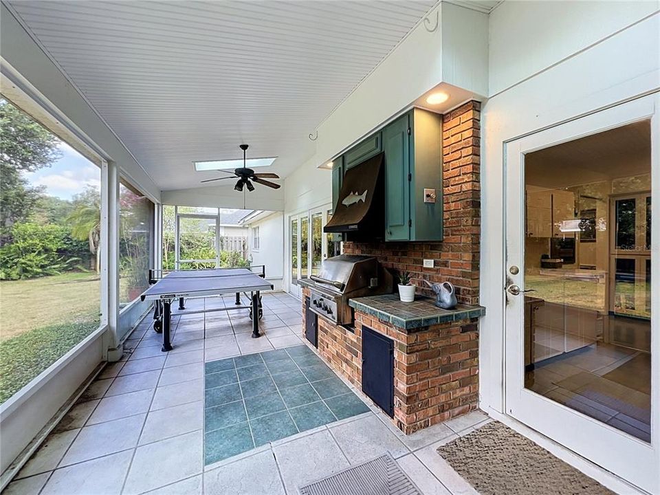 For Sale: $799,000 (4 beds, 2 baths, 2637 Square Feet)