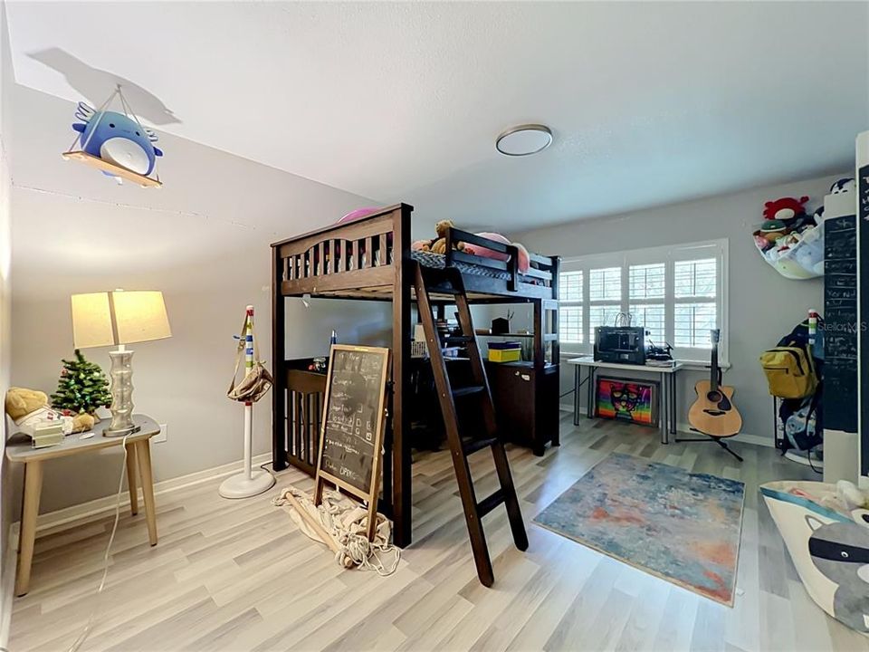 For Sale: $799,000 (4 beds, 2 baths, 2637 Square Feet)