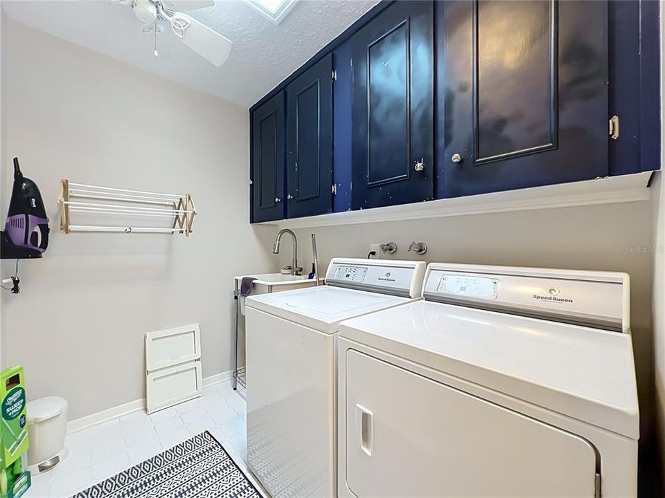 For Sale: $799,000 (4 beds, 2 baths, 2637 Square Feet)