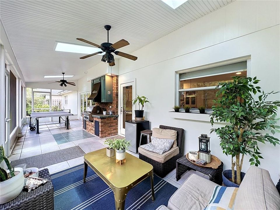 For Sale: $799,000 (4 beds, 2 baths, 2637 Square Feet)