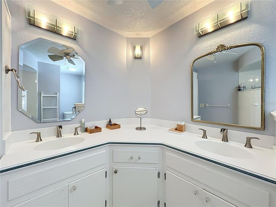 For Sale: $799,000 (4 beds, 2 baths, 2637 Square Feet)