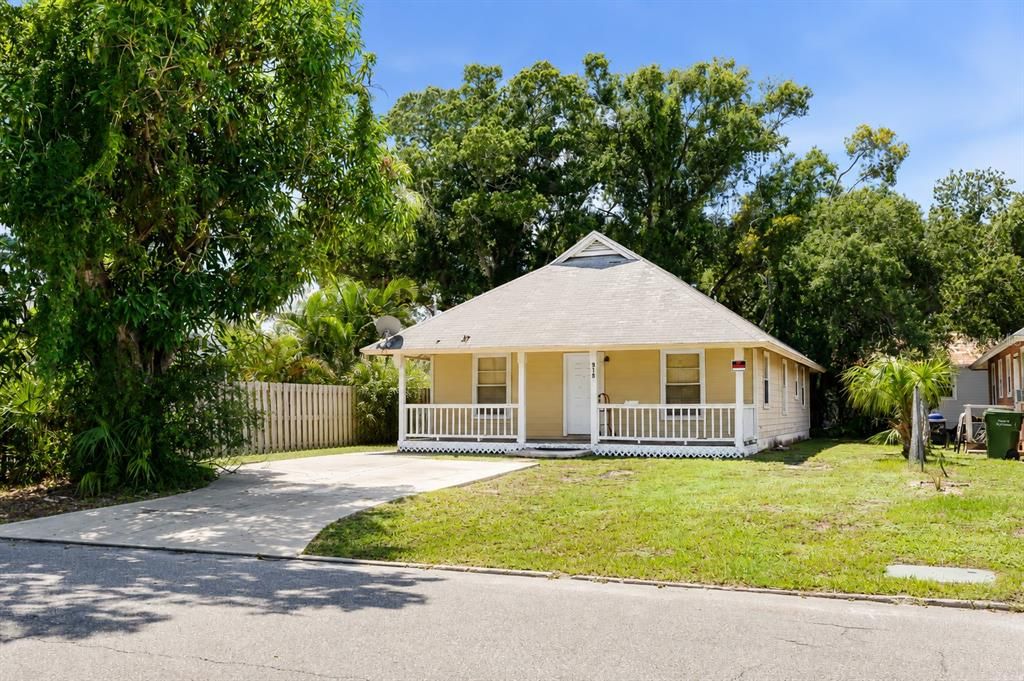 For Sale: $499,000 (3 beds, 2 baths, 1276 Square Feet)