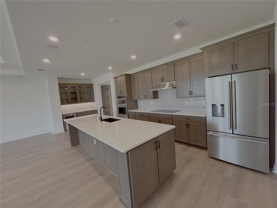 For Rent: $2,495 (2 beds, 2 baths, 2200 Square Feet)