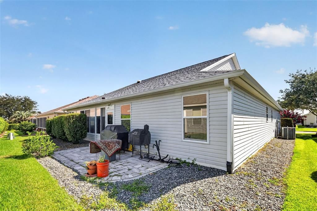 Activo con contrato: $399,900 (3 camas, 2 baños, 1927 Pies cuadrados)