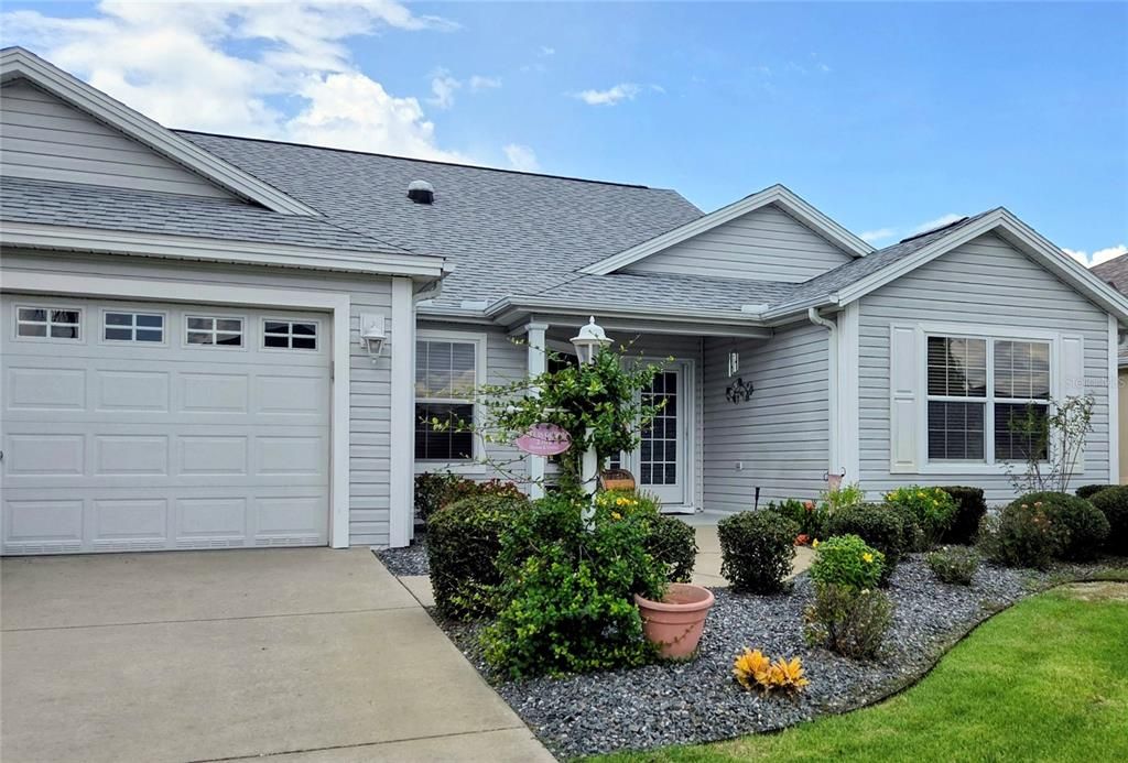 For Sale: $399,900 (3 beds, 2 baths, 1927 Square Feet)