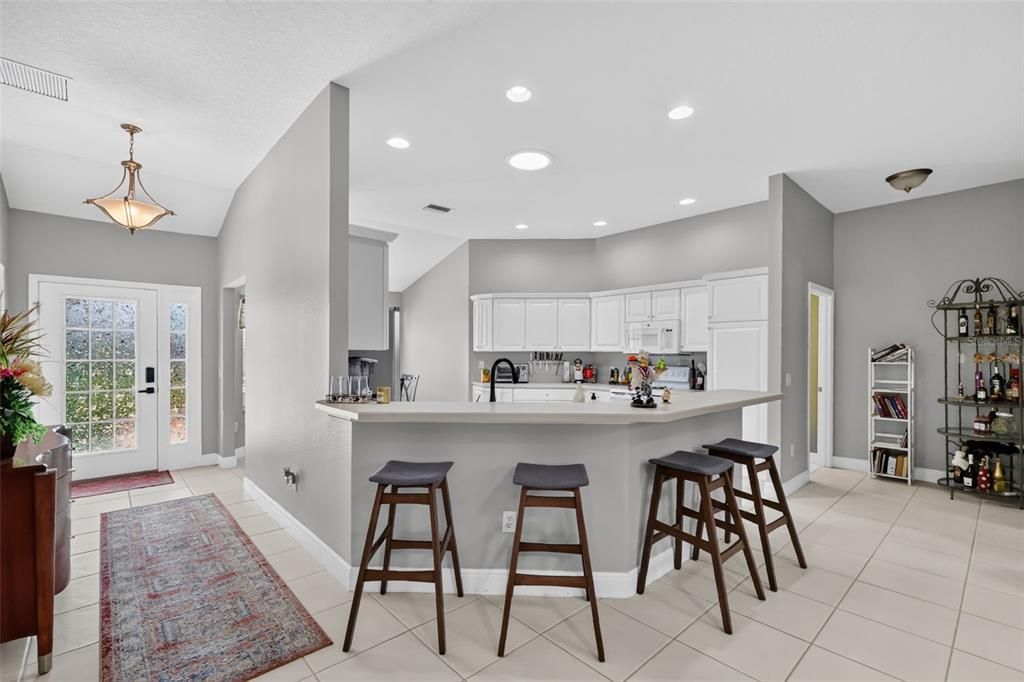 Activo con contrato: $399,900 (3 camas, 2 baños, 1927 Pies cuadrados)