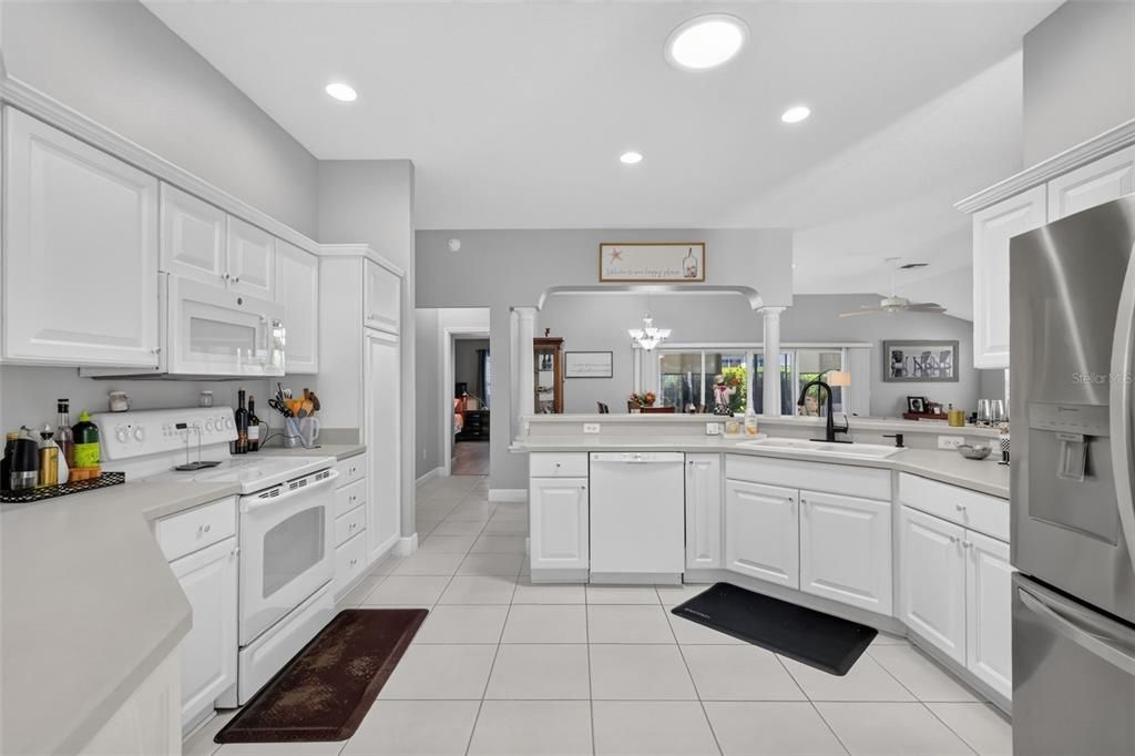 Activo con contrato: $399,900 (3 camas, 2 baños, 1927 Pies cuadrados)