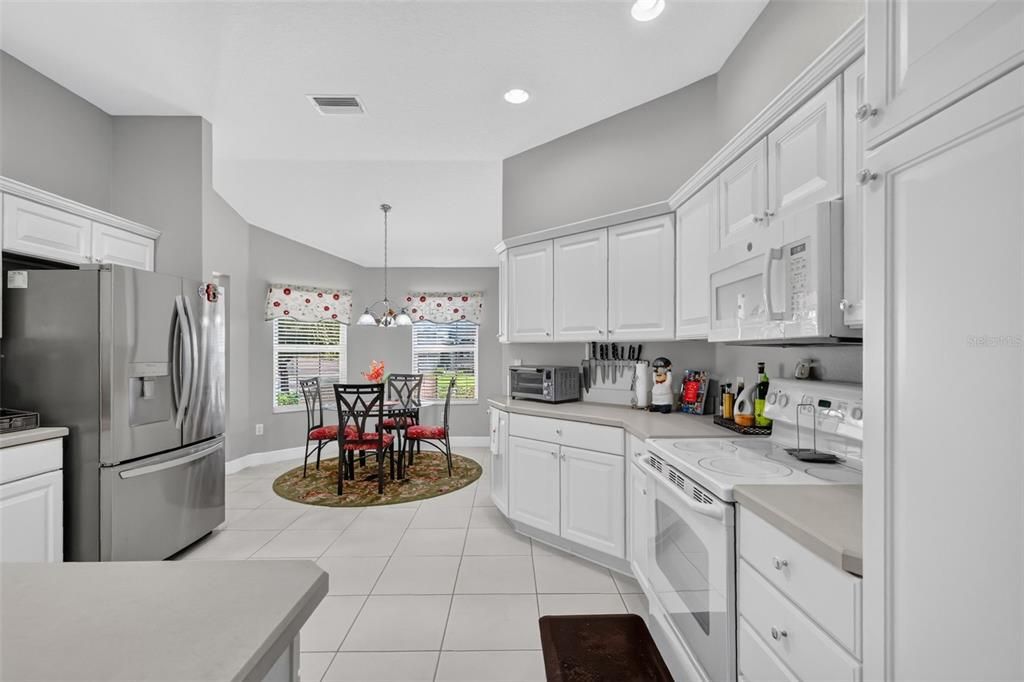 Activo con contrato: $399,900 (3 camas, 2 baños, 1927 Pies cuadrados)