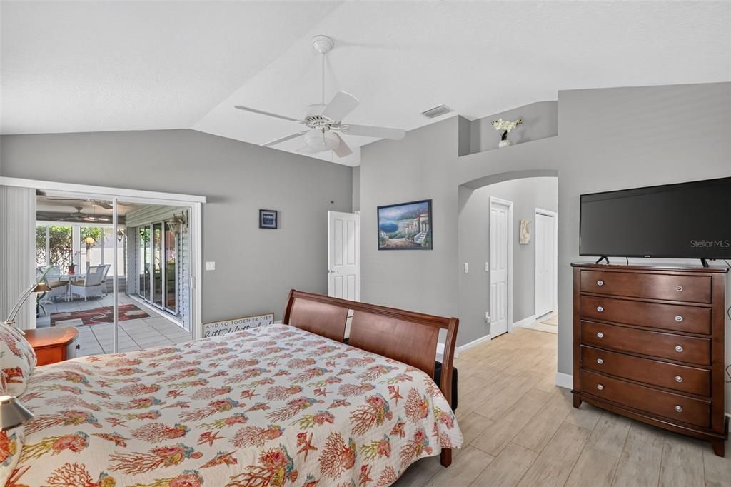 Activo con contrato: $399,900 (3 camas, 2 baños, 1927 Pies cuadrados)