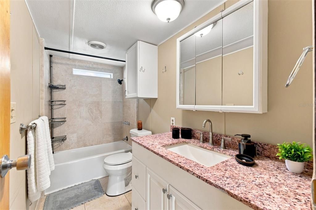 На продажу: $174,900 (3 спален, 2 ванн, 1512 Квадратных фут)