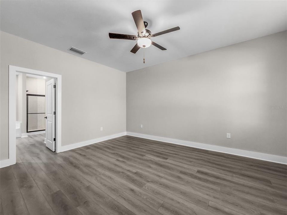 For Sale: $588,900 (4 beds, 2 baths, 1979 Square Feet)