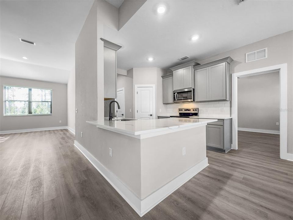 For Sale: $588,900 (4 beds, 2 baths, 1979 Square Feet)