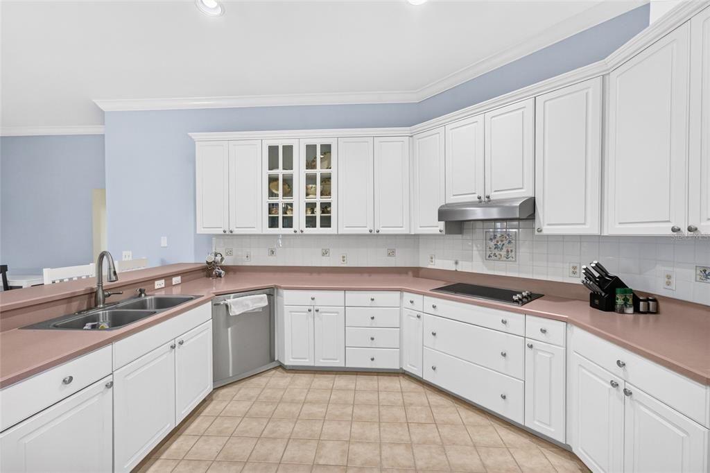 En Venta: $539,000 (3 camas, 3 baños, 2559 Pies cuadrados)