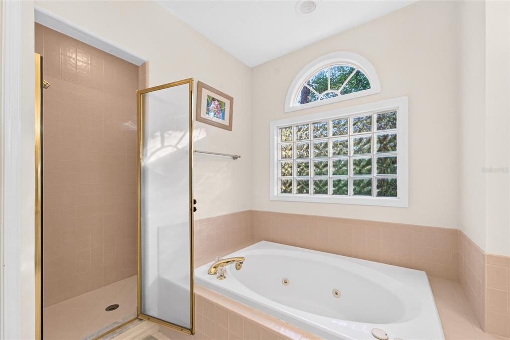 En Venta: $539,000 (3 camas, 3 baños, 2559 Pies cuadrados)