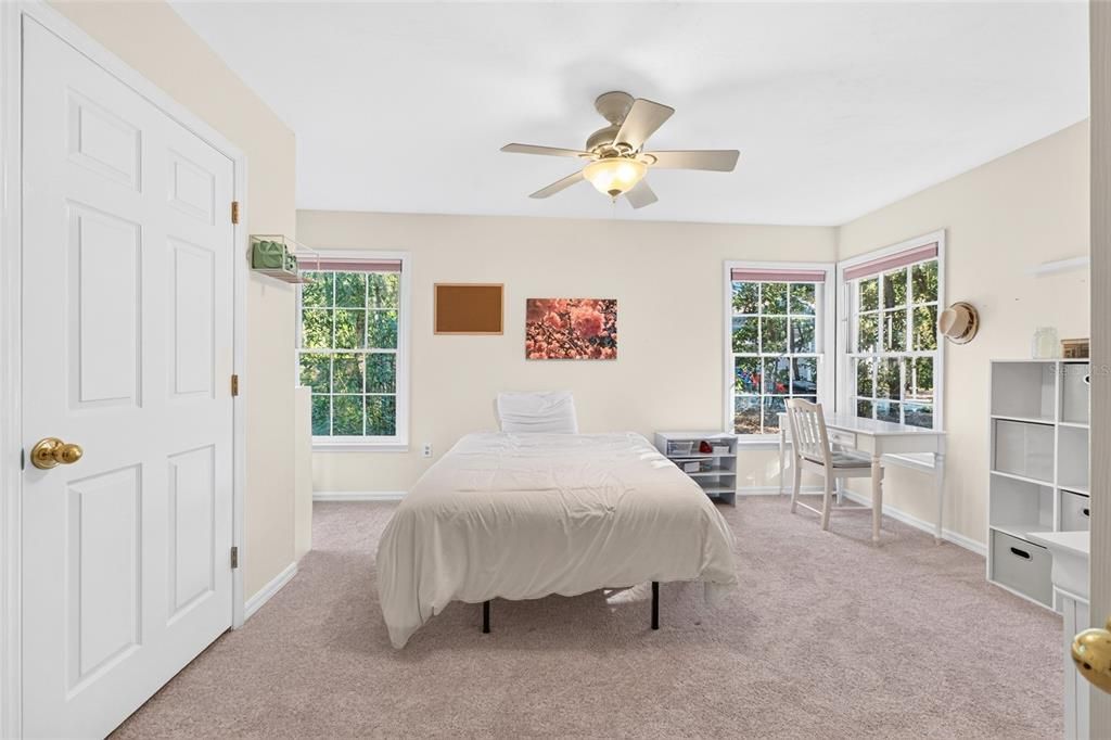 En Venta: $539,000 (3 camas, 3 baños, 2559 Pies cuadrados)