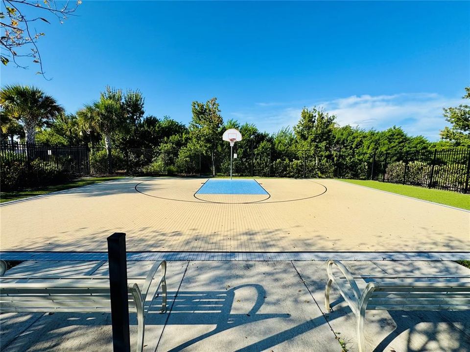En Venta: $649,990 (4 camas, 3 baños, 2717 Pies cuadrados)