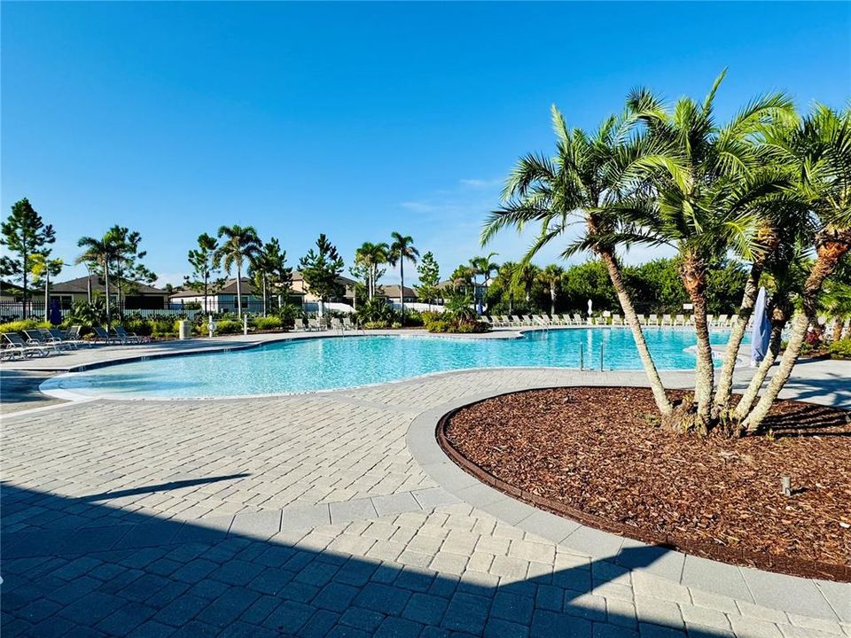En Venta: $649,990 (4 camas, 3 baños, 2717 Pies cuadrados)
