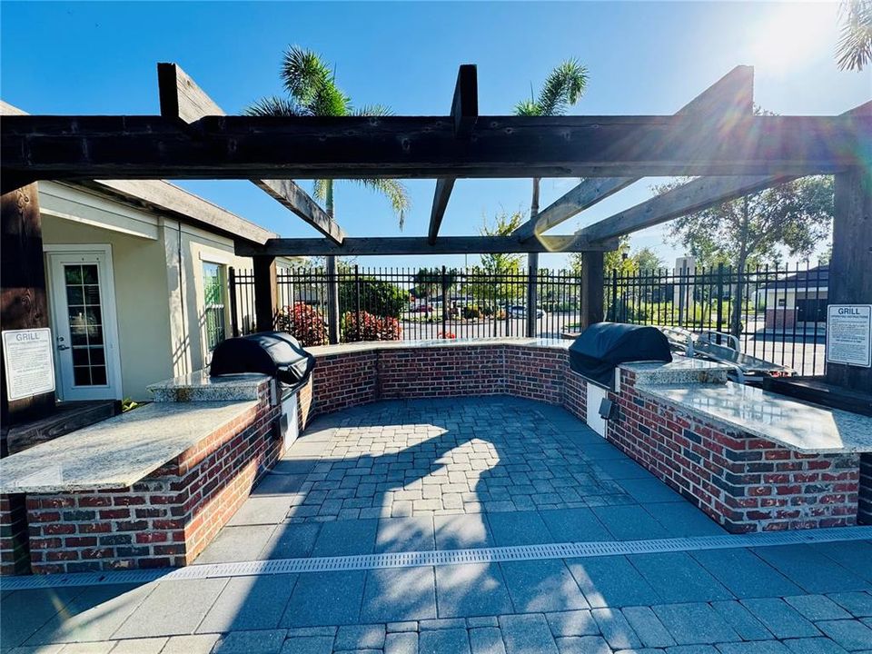En Venta: $649,990 (4 camas, 3 baños, 2717 Pies cuadrados)