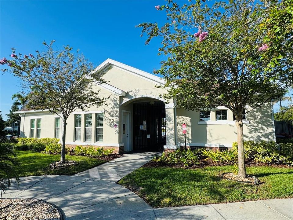En Venta: $649,990 (4 camas, 3 baños, 2717 Pies cuadrados)