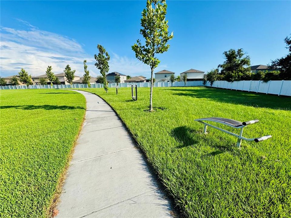 En Venta: $649,990 (4 camas, 3 baños, 2717 Pies cuadrados)