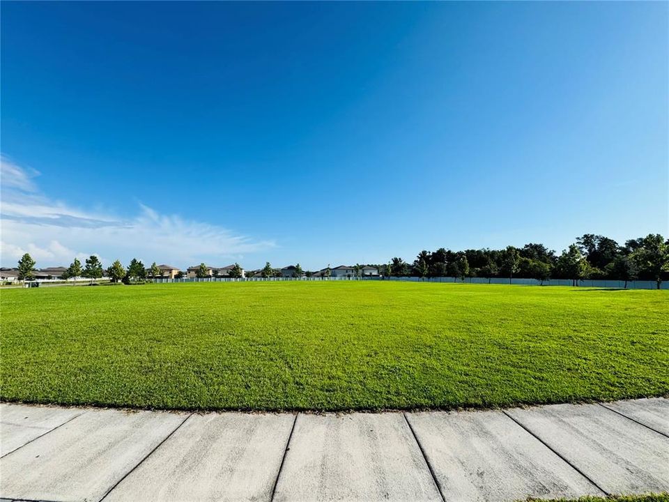 En Venta: $649,990 (4 camas, 3 baños, 2717 Pies cuadrados)
