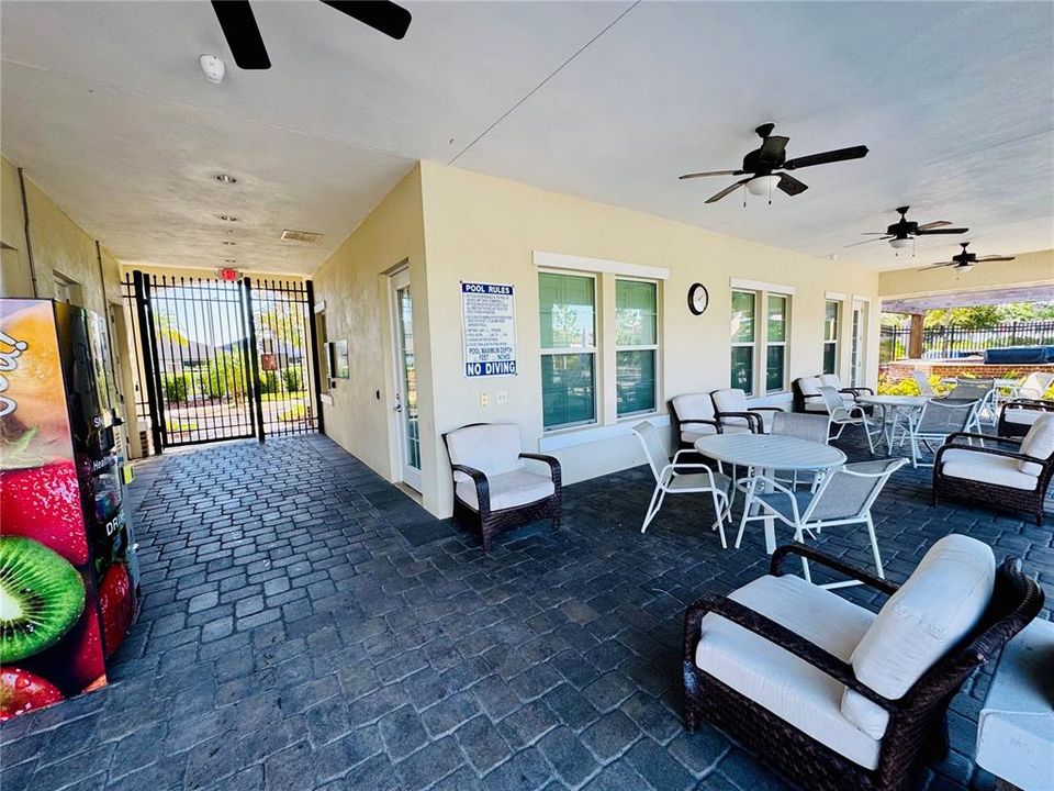 En Venta: $649,990 (4 camas, 3 baños, 2717 Pies cuadrados)