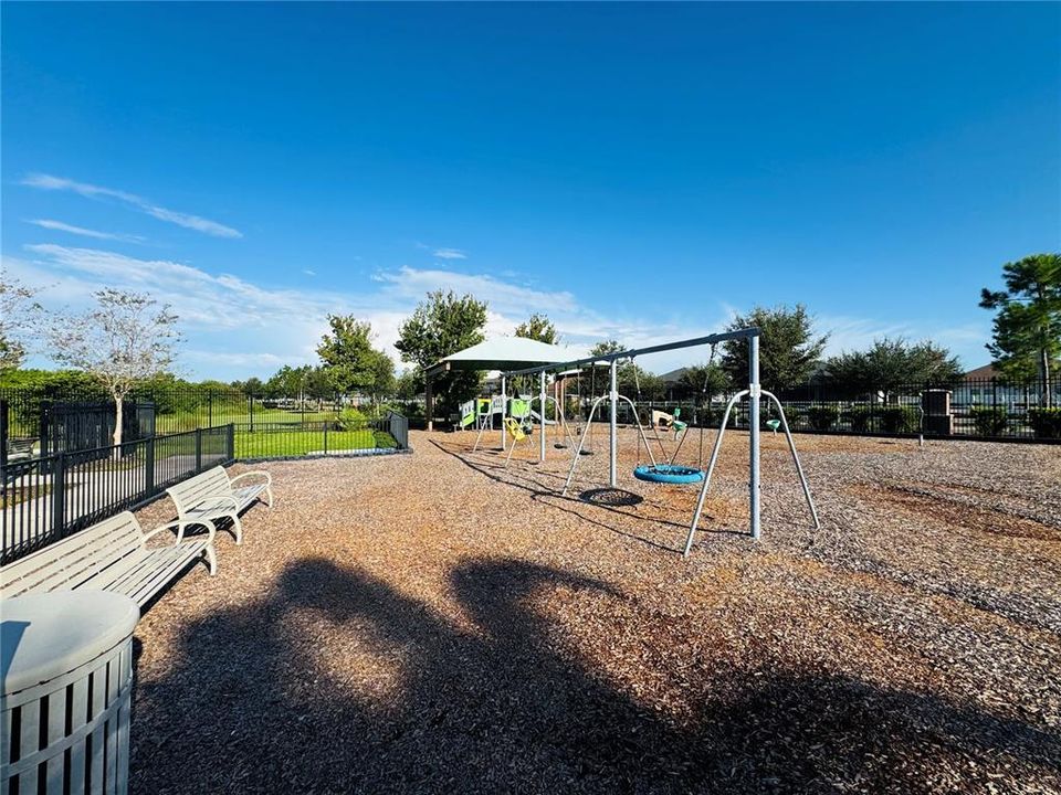 En Venta: $649,990 (4 camas, 3 baños, 2717 Pies cuadrados)