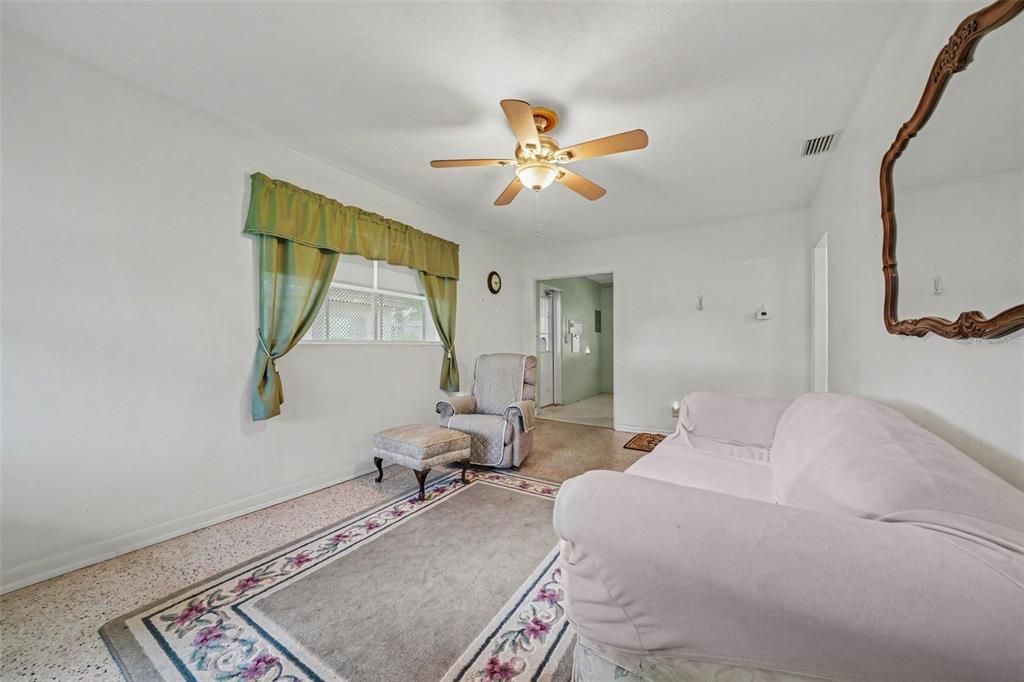 For Sale: $340,000 (2 beds, 1 baths, 780 Square Feet)