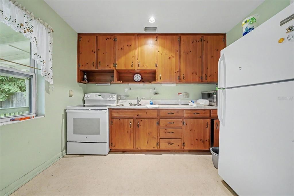 For Sale: $340,000 (2 beds, 1 baths, 780 Square Feet)