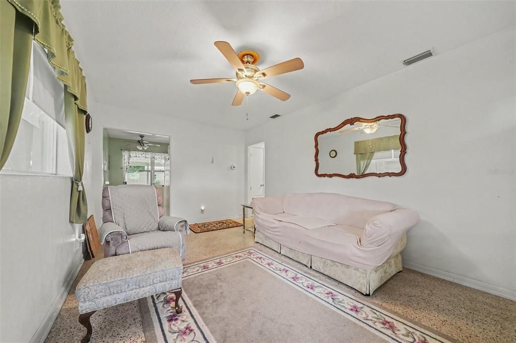 For Sale: $340,000 (2 beds, 1 baths, 780 Square Feet)