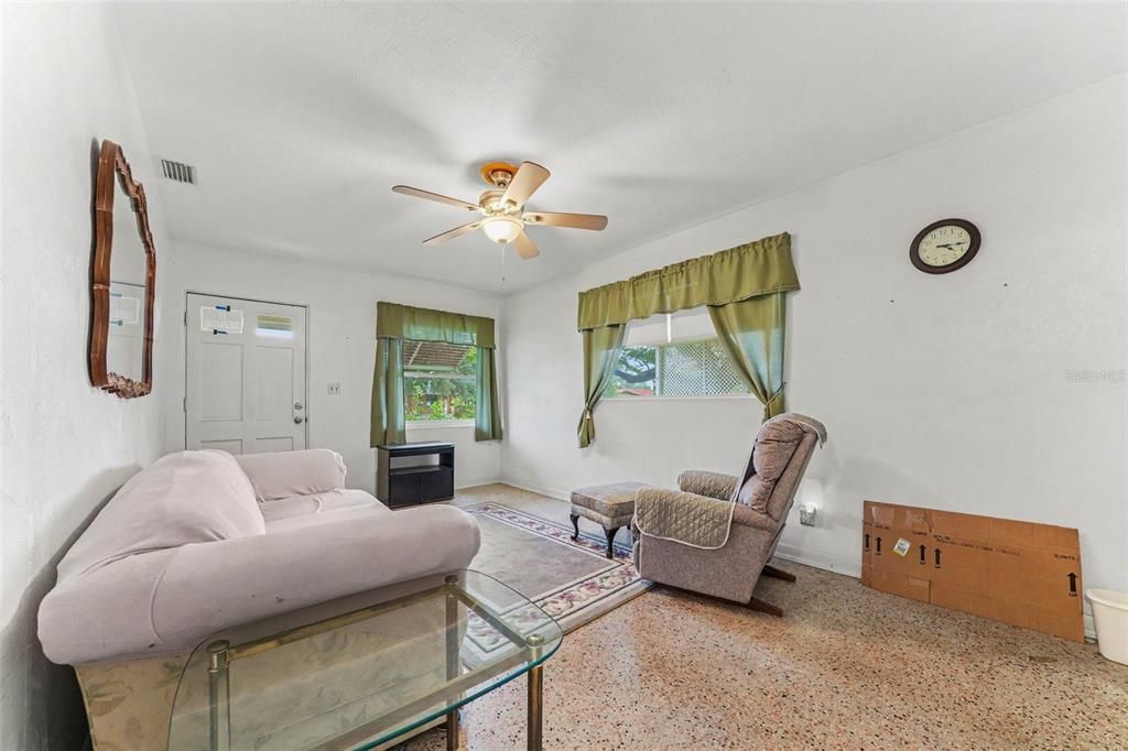For Sale: $340,000 (2 beds, 1 baths, 780 Square Feet)