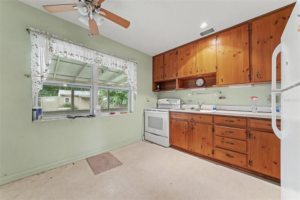 For Sale: $340,000 (2 beds, 1 baths, 780 Square Feet)
