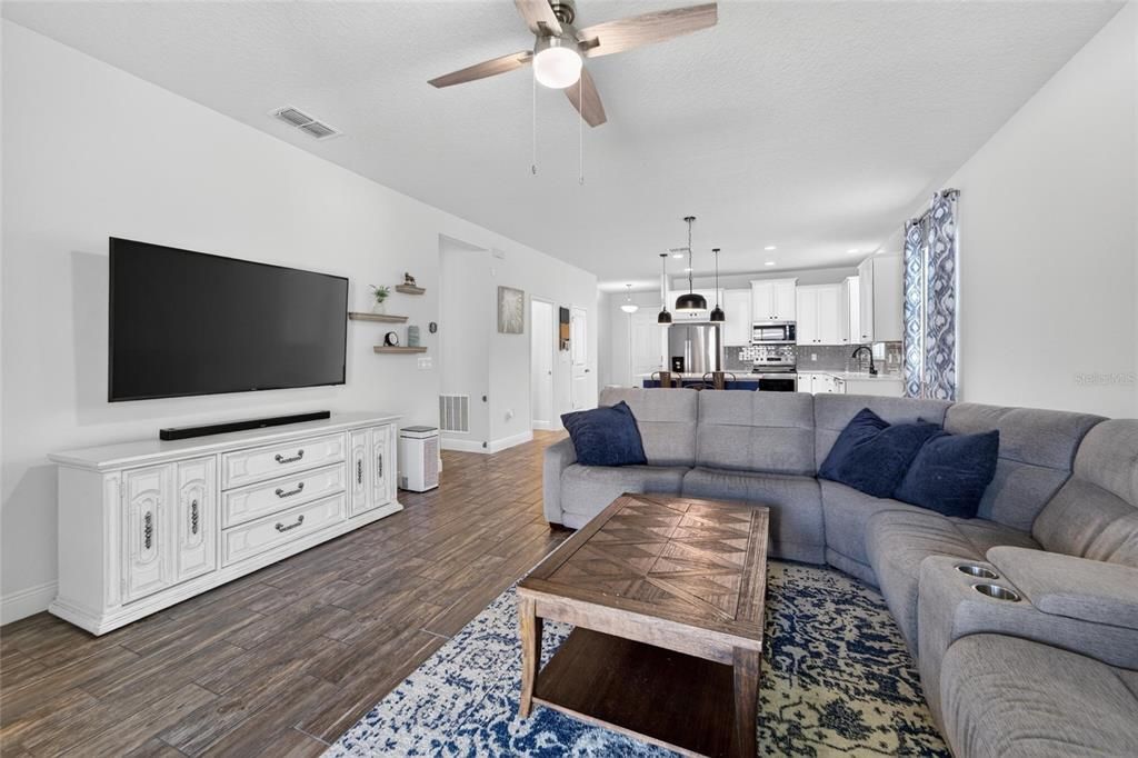 For Sale: $338,799 (3 beds, 2 baths, 1752 Square Feet)