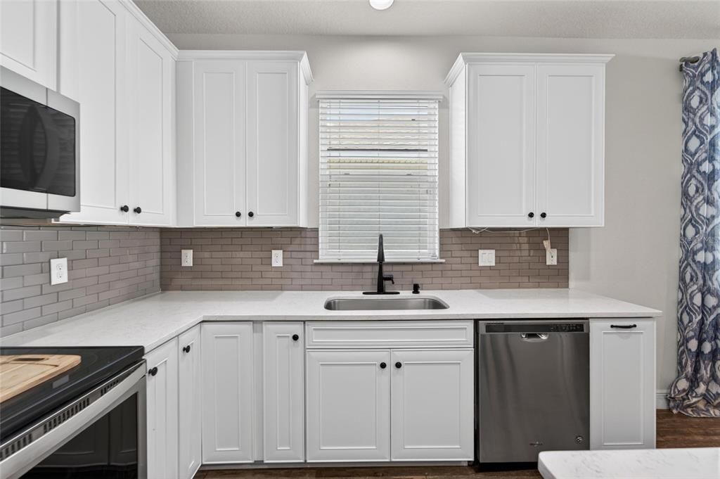 For Sale: $338,799 (3 beds, 2 baths, 1752 Square Feet)