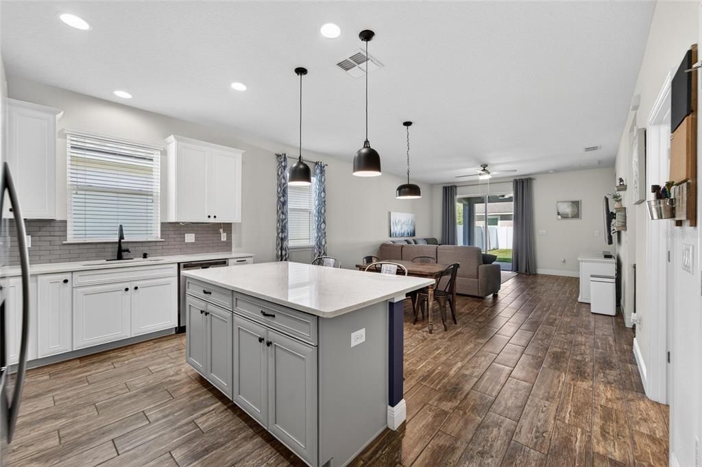 For Sale: $338,799 (3 beds, 2 baths, 1752 Square Feet)