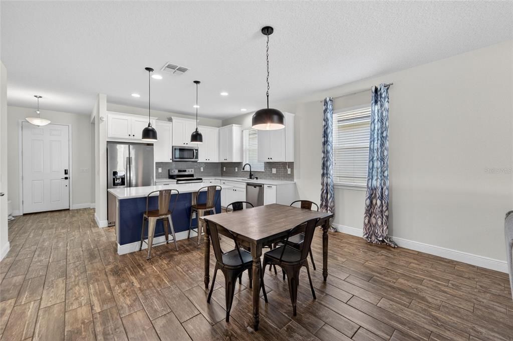 For Sale: $338,799 (3 beds, 2 baths, 1752 Square Feet)