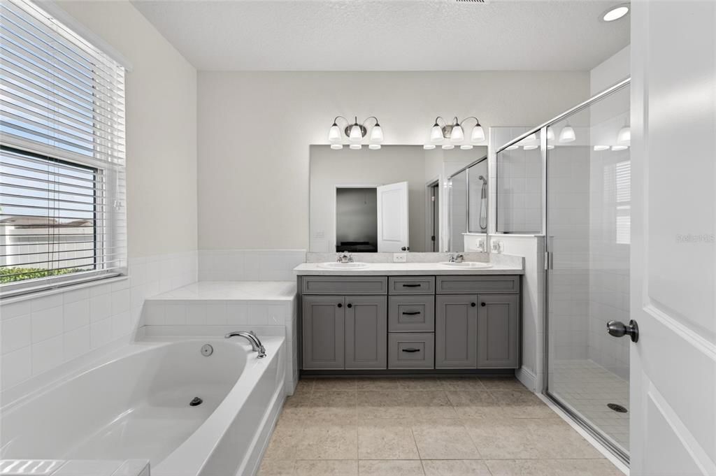 For Sale: $338,799 (3 beds, 2 baths, 1752 Square Feet)