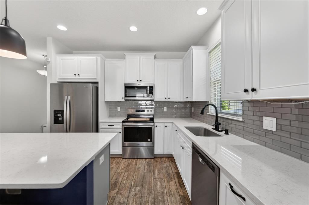 For Sale: $338,799 (3 beds, 2 baths, 1752 Square Feet)